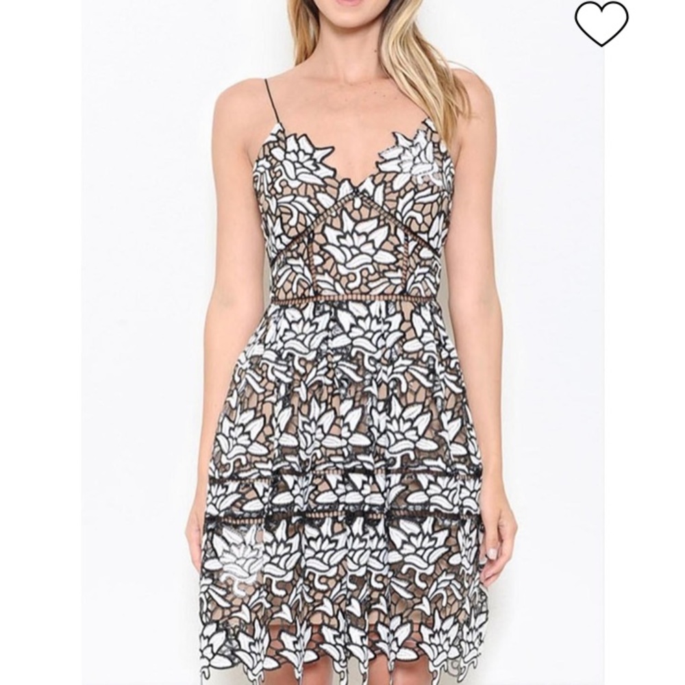 L’ATISTE By Amy Black & White Embroidered Portrait Mini Dress NWT Size S